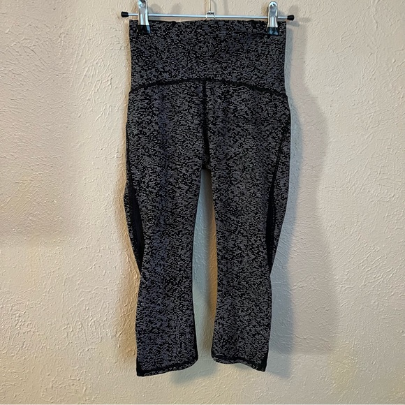 Lululemon Train Times Crop 17” Leggings Soundwave White Black 2 - Picture 4 of 6